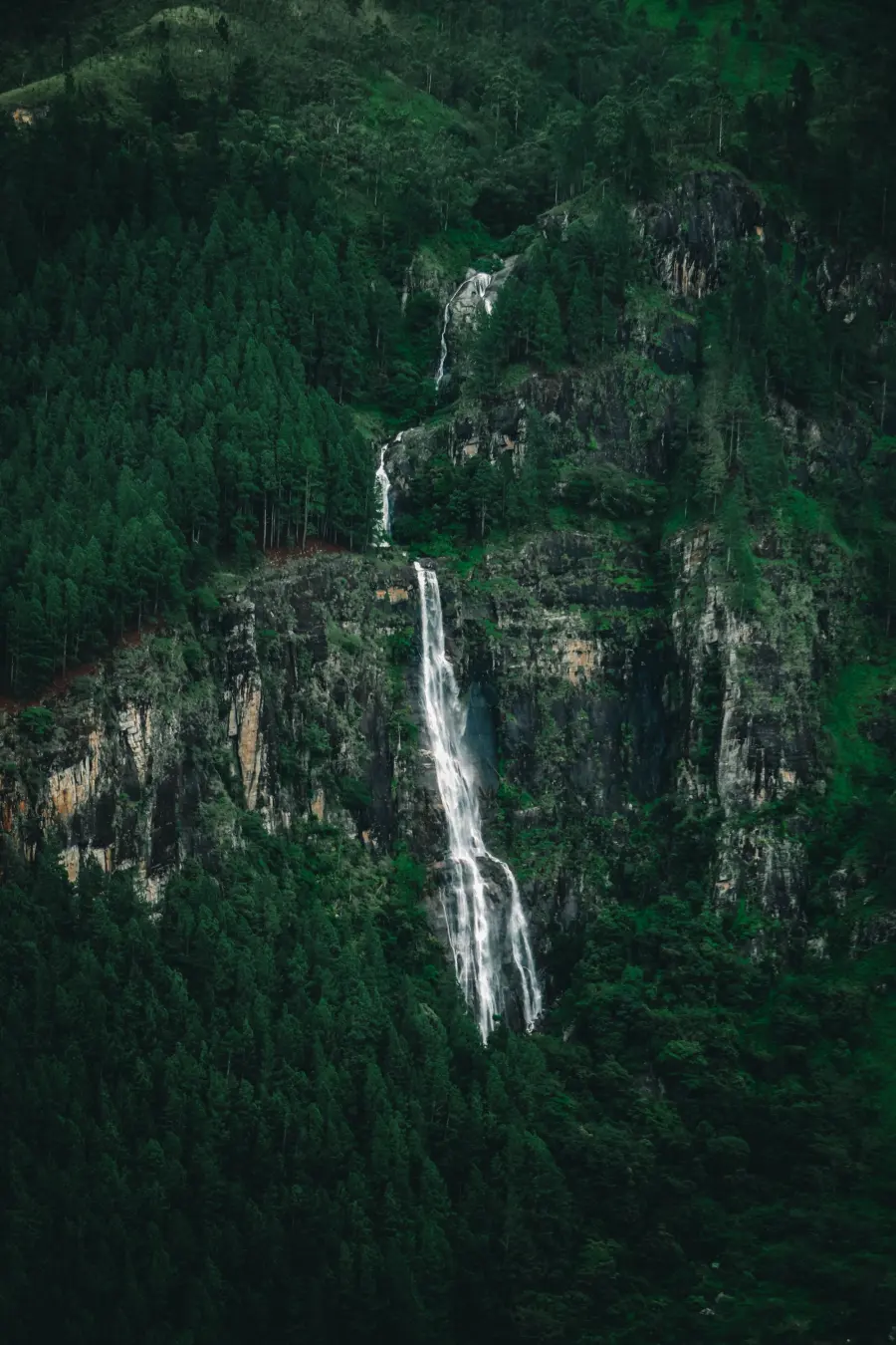 Bambarakanda Falls