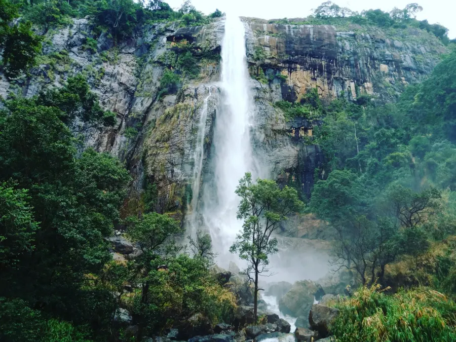 Diyaluma Falls