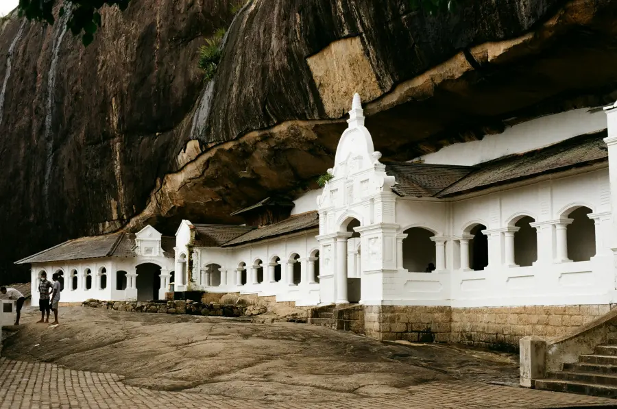 Colombo | Pinnawala | Dambulla — Sri Lanka Highlights & Culture